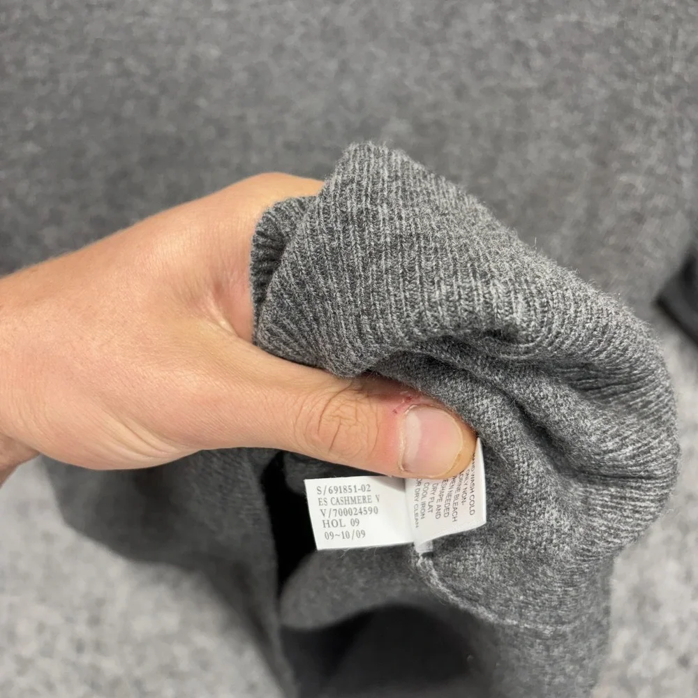 Banana Republic 100% Cashmere Sweater V Neck Men's Small Gray‎ Soft Knit Luxe